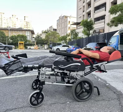 臥床轉院